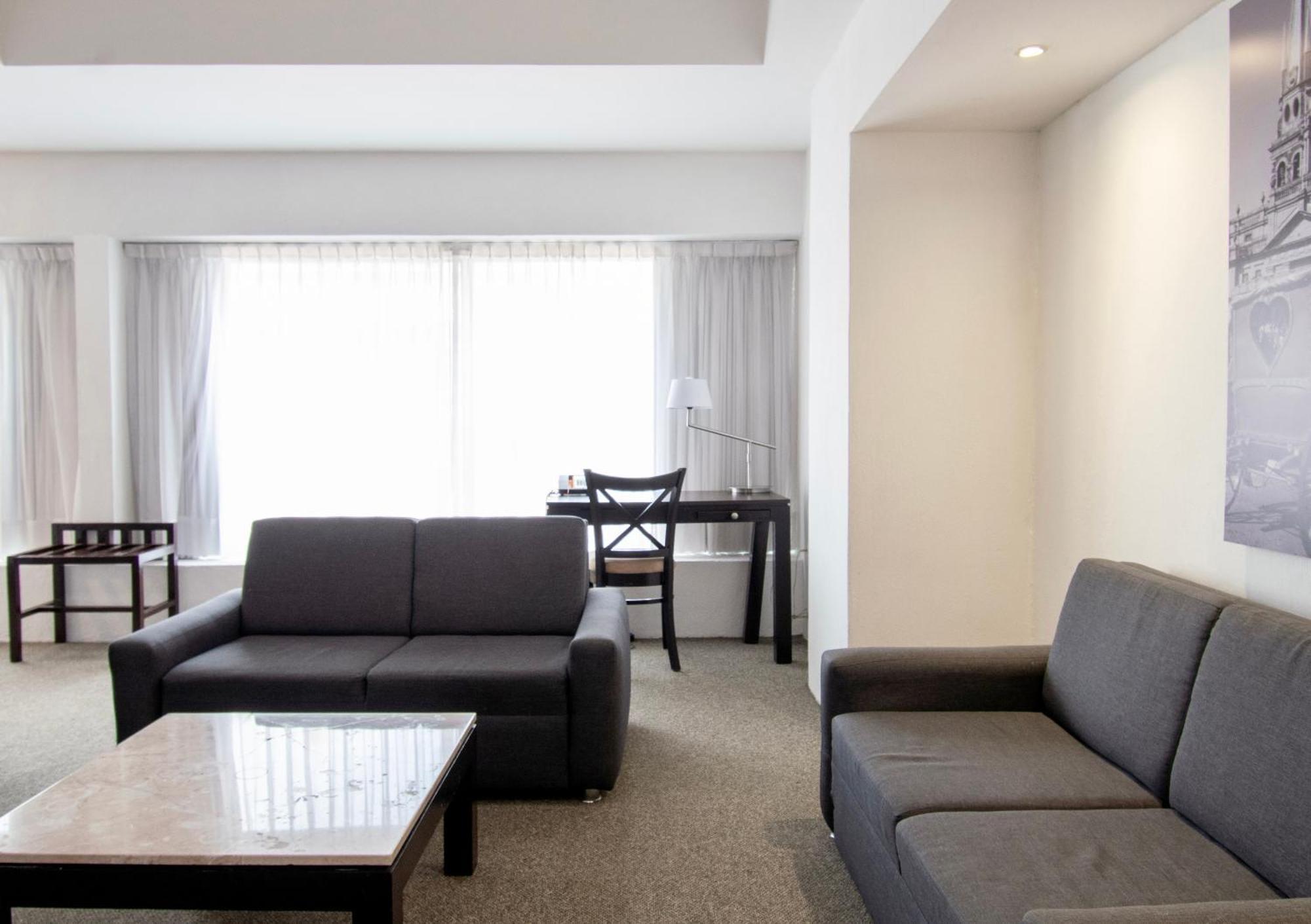 Hotel Plaza Genova Centro غوادالاجارا المظهر الخارجي الصورة