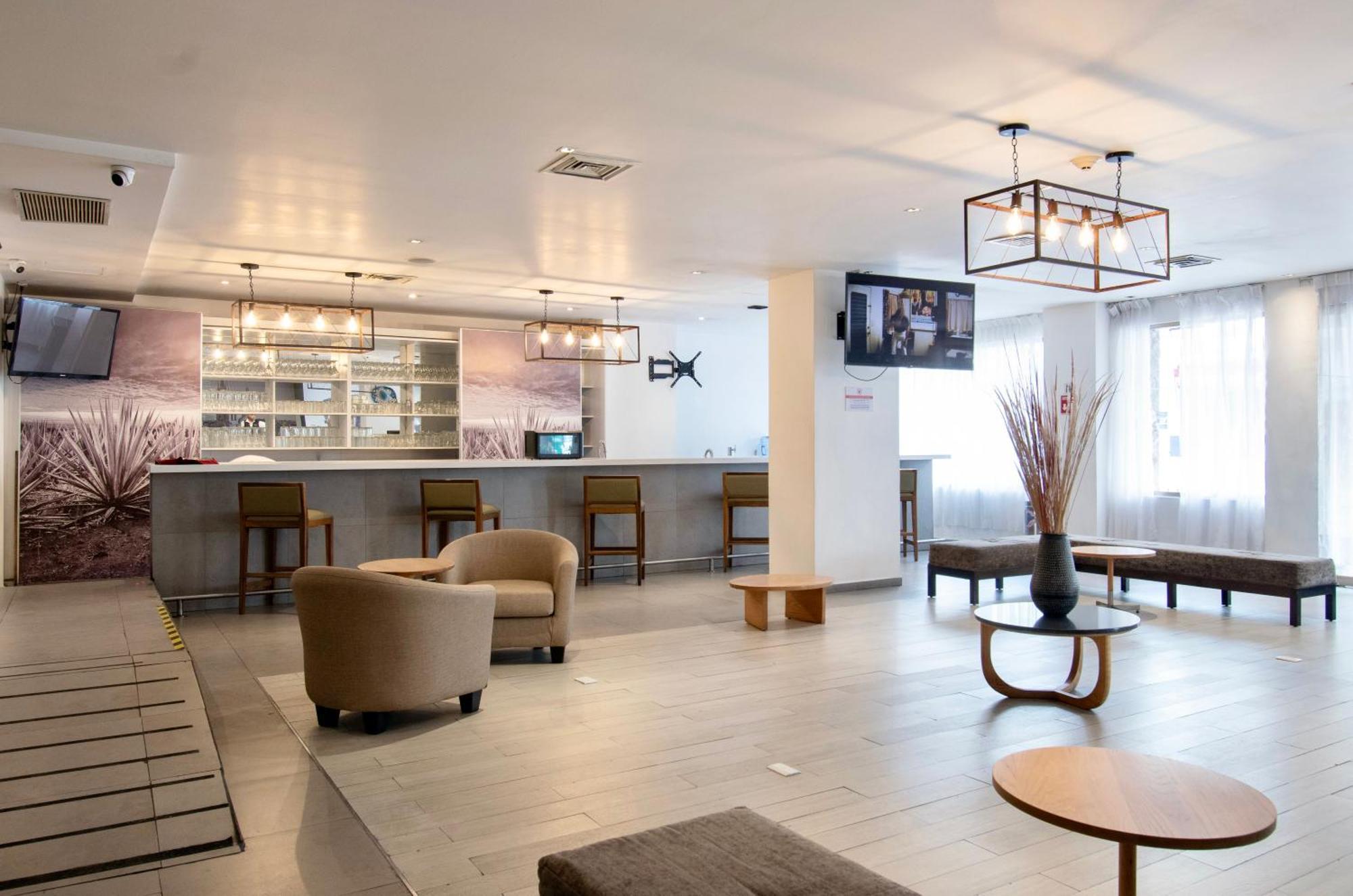 Hotel Plaza Genova Centro غوادالاجارا المظهر الخارجي الصورة